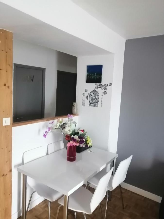 Chambre Dans Appartement A นีออร์ ภายนอก รูปภาพ