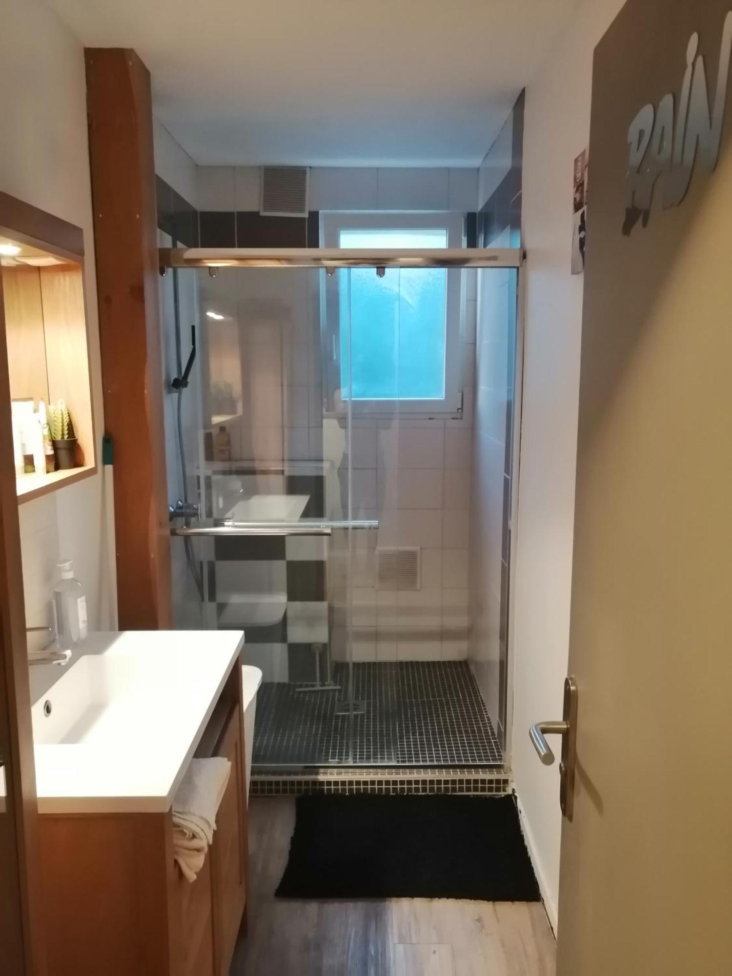 Chambre Dans Appartement A นีออร์ ภายนอก รูปภาพ